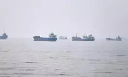 US Launches Fresh Strikes on Iran After Hormuz Attacks, Oil Prices Jump