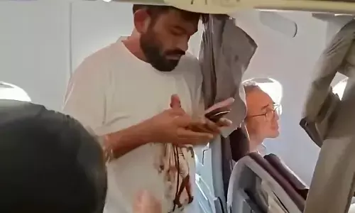 CJP Leaders Detained on Delhi-Bound Flight Ahead of Jantar Mantar Protest CJP Leaders Detained on Delhi-Bound Flight Ahead of Jantar Mantar Protest