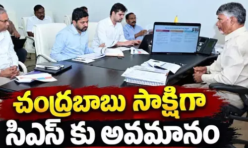 ఆర్నబ్ సమీక్షలో రెండవ వరసలో కూర్చున్న సిఎస్ ఆర్నబ్ సమీక్షలో రెండవ వరసలో కూర్చున్న సిఎస్